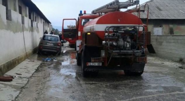 Zjarri përfshin mobilerinë, dëme të shumta materiale (FOTO)