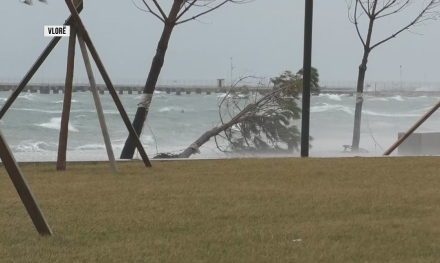 7 orë mes dallgëve dhe 4 përpjekje, ankorohet më në fund trageti