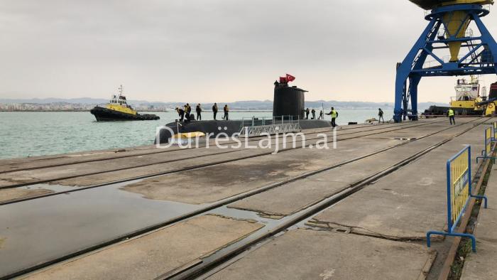 Nëndetësja moderne turke “TCG PREVEZE S &#8211; 353” zhvillon një vizitë portuale në Durrës (VIDEO)