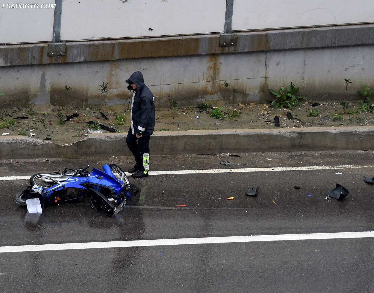 Aksident tek unaza e madhe, makina përplaset me motorin (FOTO)