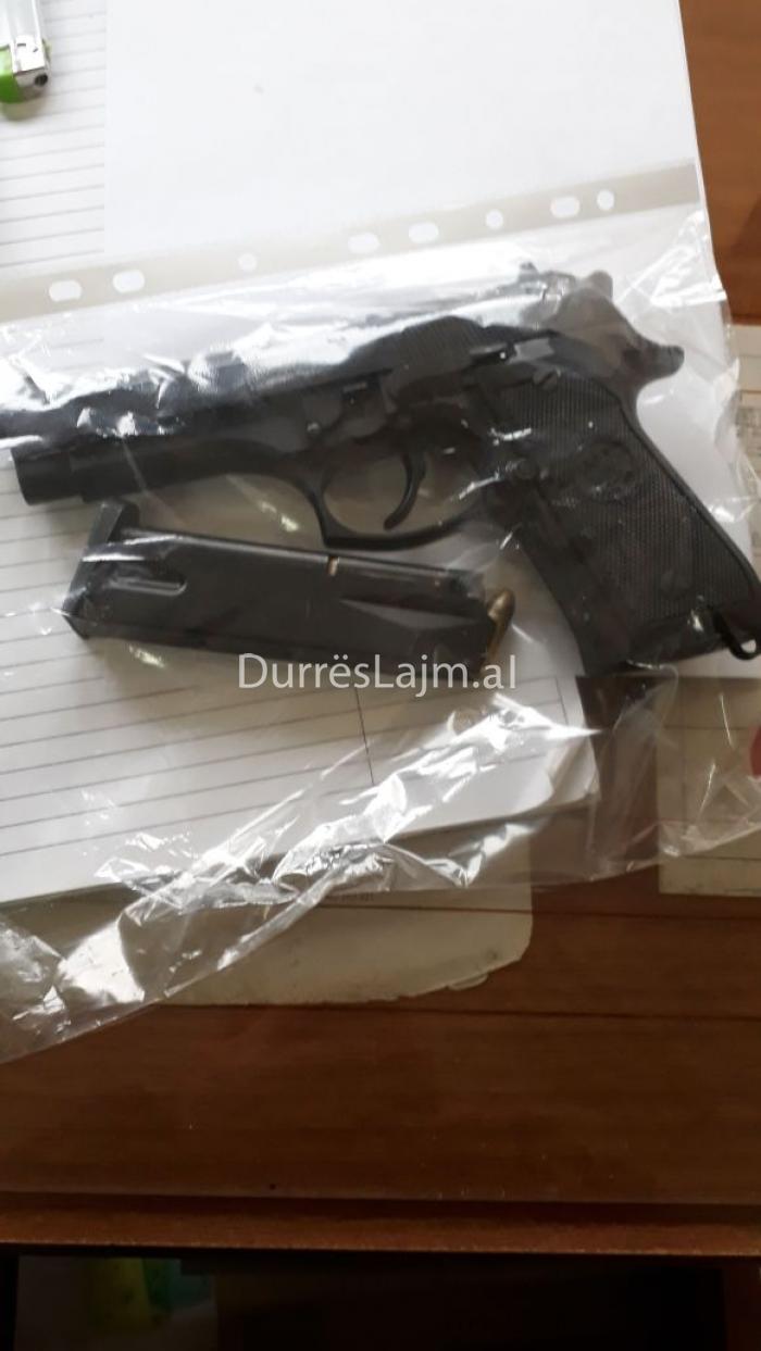 Lëvizte me pistoletë dhe fishekë, arrestohet në Durrës 35-vjeçari me dy emra