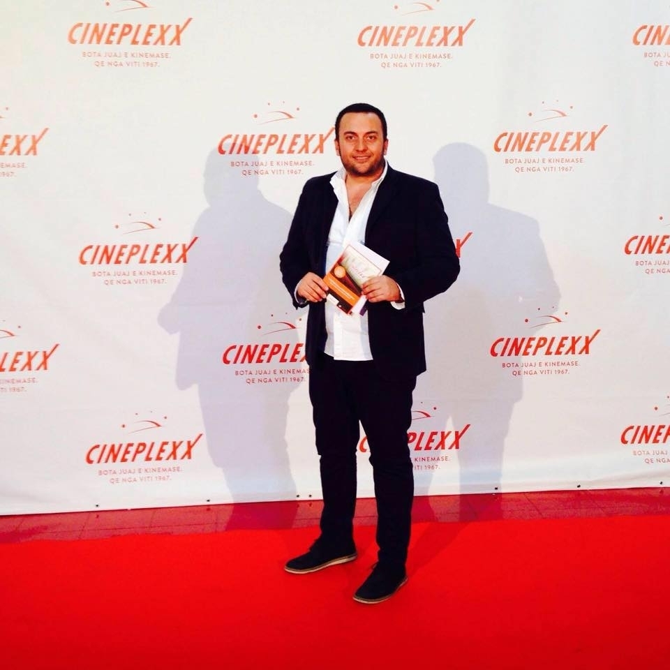 Ironia e blogerit durrsak: Edi Rama, e shikon që popullit i ngrihet vëlla?