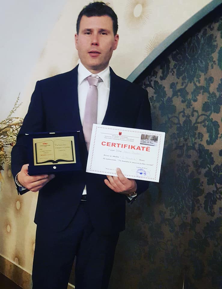 Ky është “Mësuesi i vitit” në Durrës (FOTO)