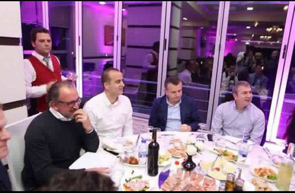 Berisha publikon foton: Ministri dhe deputeti konsumojnë darkë 5 milionë lekë