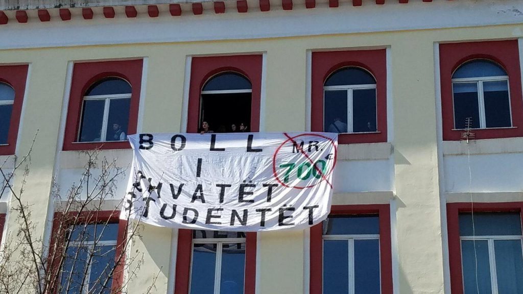Studentët në protestë, pedagogu kërkon 700 euro për një provim
