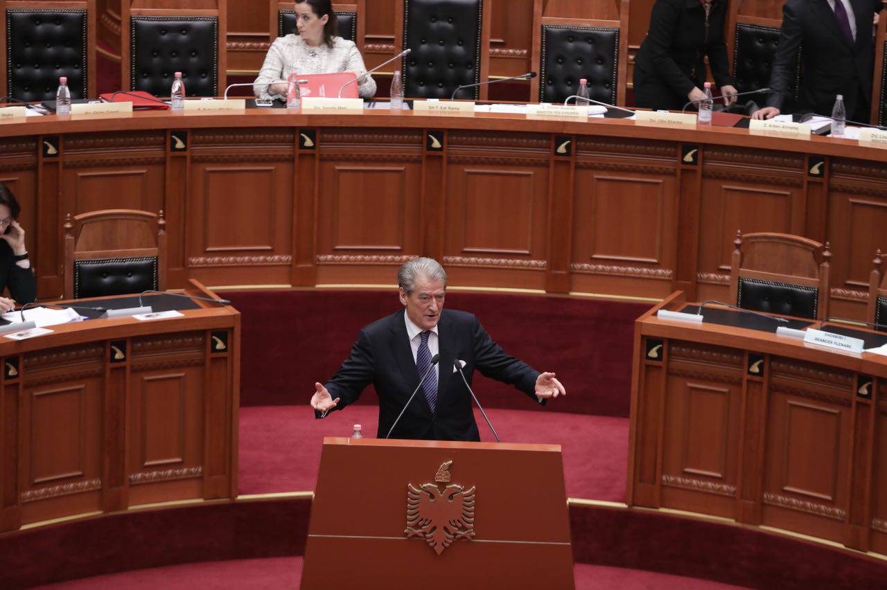 Berisha i kthehet Ramës: Pse s’e miratova taksën për Rrugën e Kombit