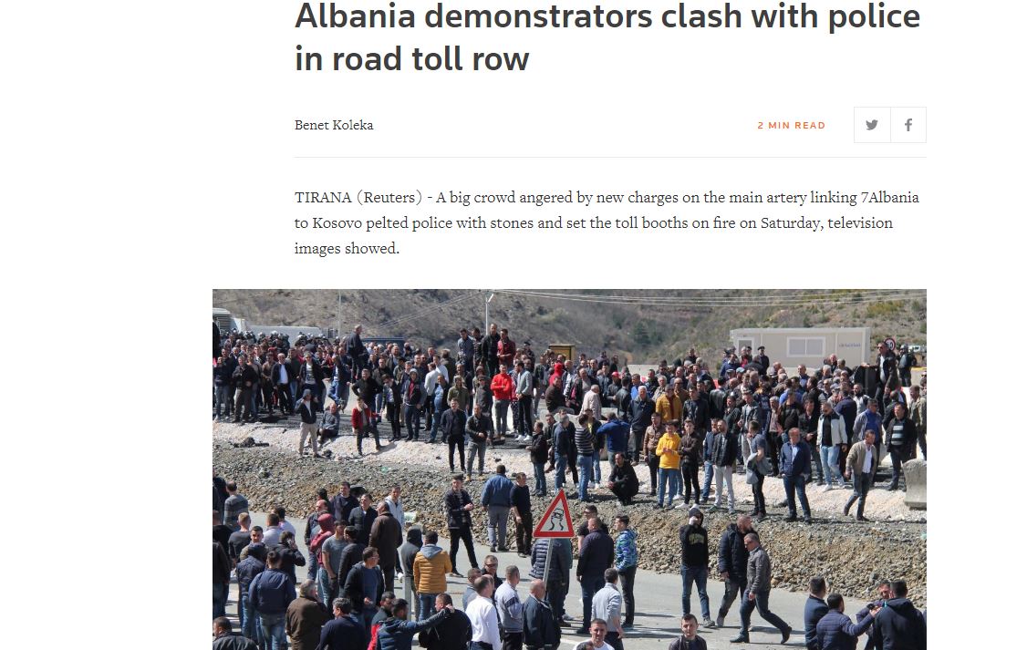 Mediat ndërkombëtare shkruajnë për përplasjen e policisë me protestuesit në Rrugën e Kombit