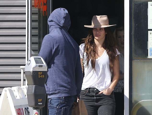 Aktori ynë i preferuar nuk është më single! Kapet mat me të dashurën e re (FOTO)