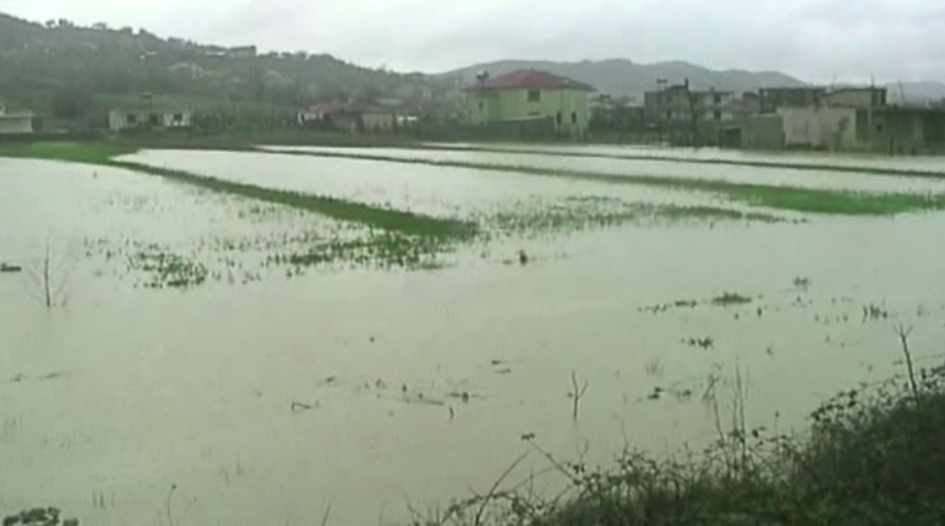 Përmbyten disa fshatra në Fushë Krujë, shkak dalja e Ishmit nga shtrati