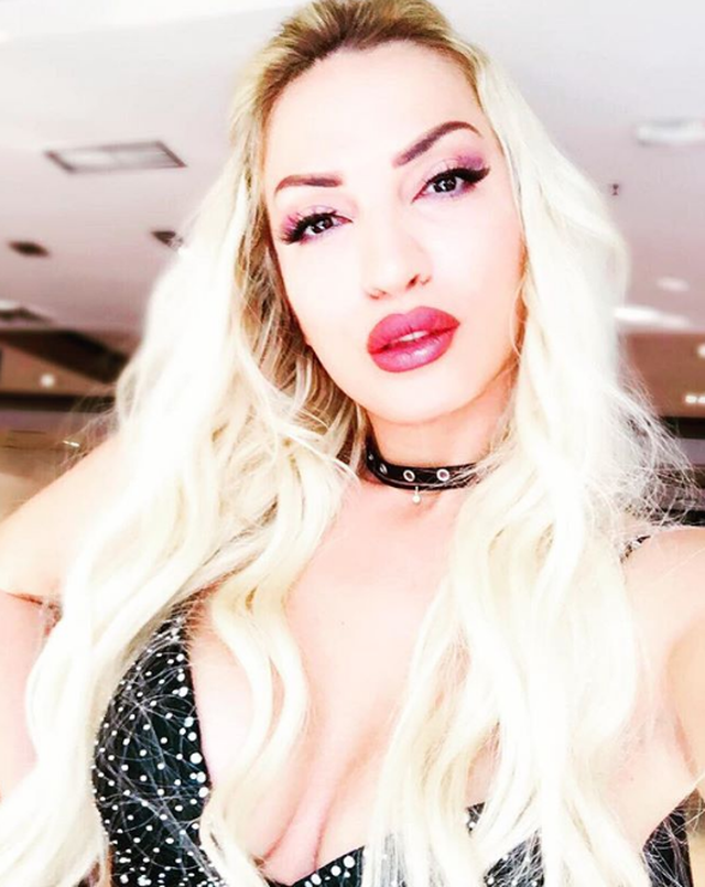 Çudit këngëtarja: E dua partnerin biseksual