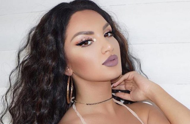 Habit Samanta Karavella: Jam e virgjër…në vesh