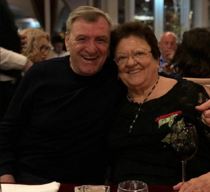 7 Marsi, Agron Duka uron mësuesit dhe nënën e tij arsimtare. Zbulon dhe një detaj për veten