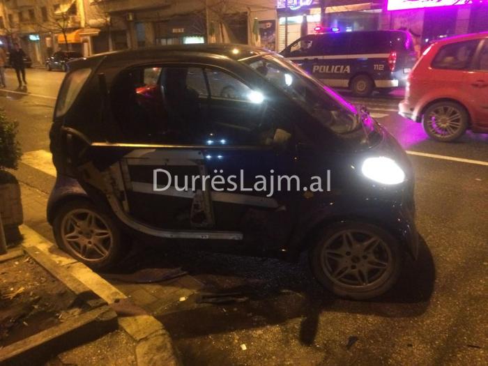 Përplasen dy makina te sheshi “Pranvera” në Durrës (FOTO+VIDEO)