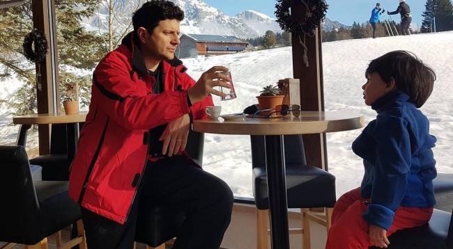 Ermal Mamaqi tregon çastin më të vështirë: Mora djalin dhe vetëm qaja!