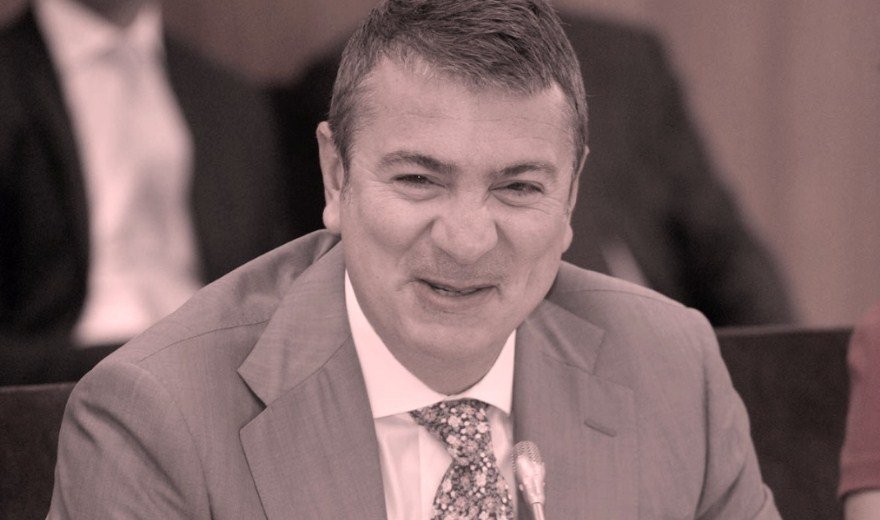 Jeta luksoze dhe borxhet e ministrit Gjiknuri dhe familjes së tij