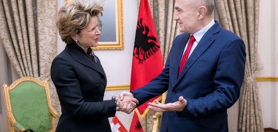 Meta takohet me zyrtaren e lartë zvicerane