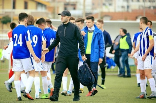 U sulmua me thikë nga prindi i një futbollisti, reagon trajneri i Tiranës: Jam i tronditur