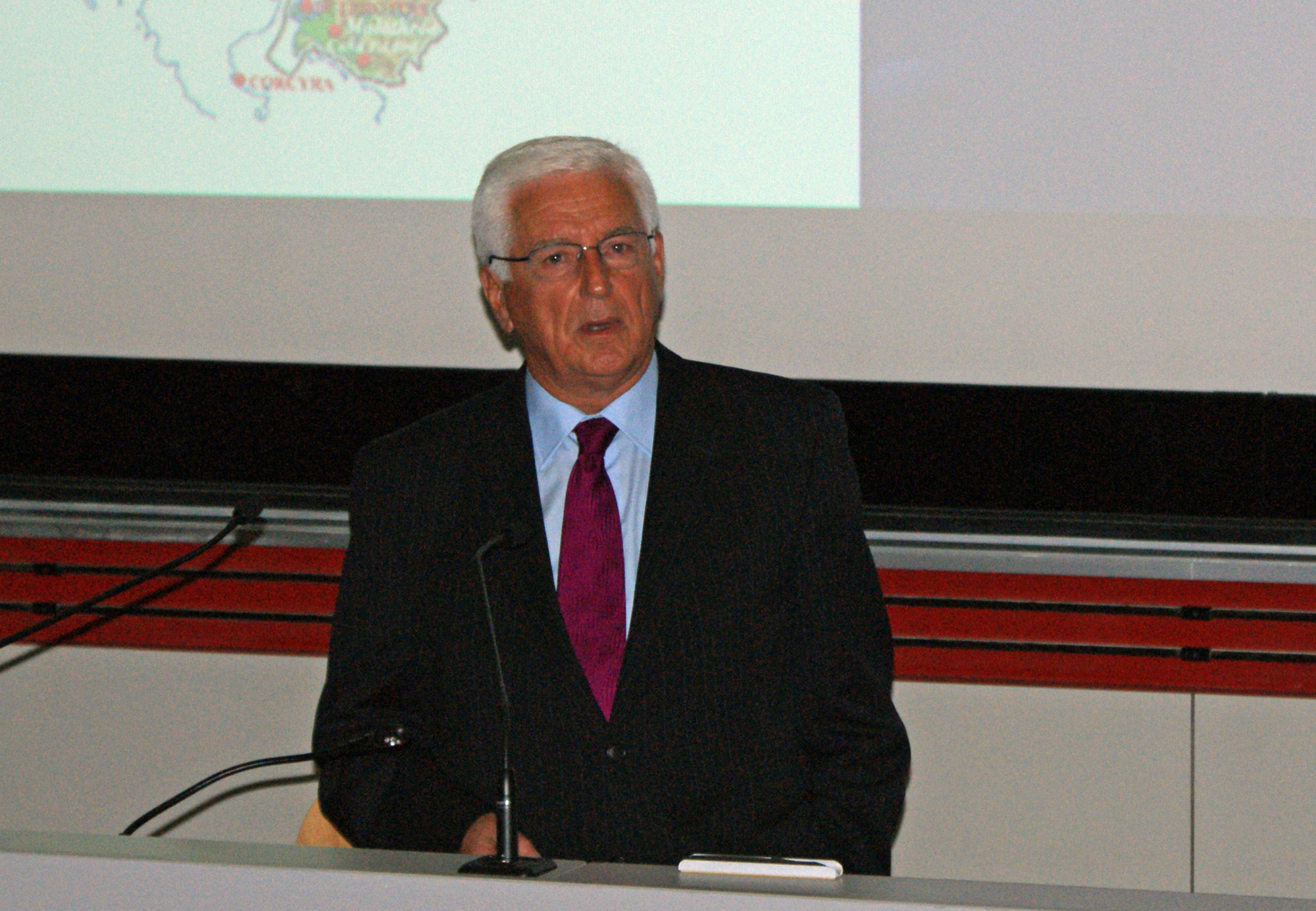 Neritan Ceka flet me emra: Cila është politikania që duhet marrë shembull