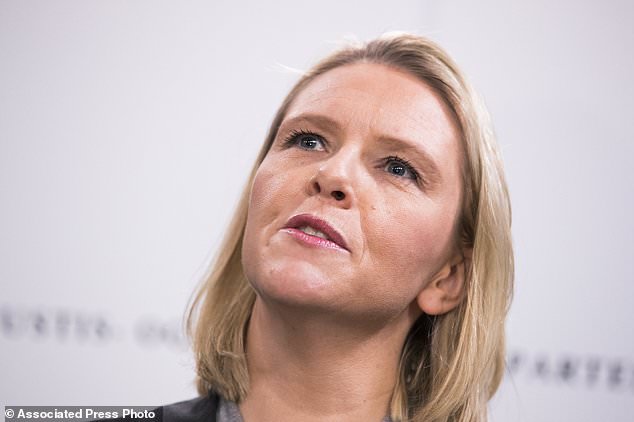 Bëri një postim në “Facebook”, ministrja e Drejtësisë jep dorëheqjen papritur