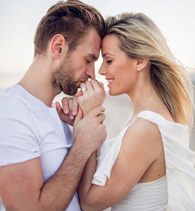 Dasma e Afërdita Dreshajt, ja kush janë shoqërueset seksi të nuses