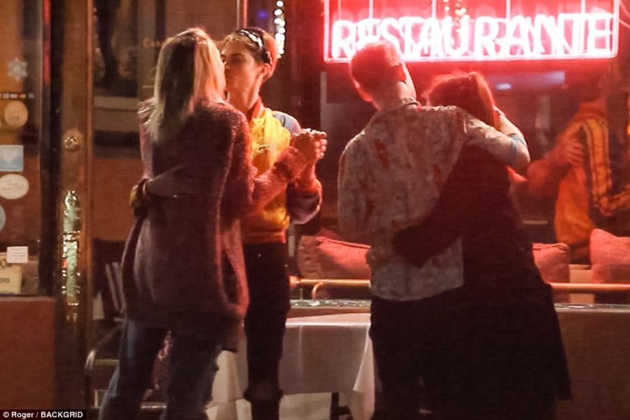 Vajza e Michael Jackson dhe modelja e njohur në lidhje intime (FOTO)