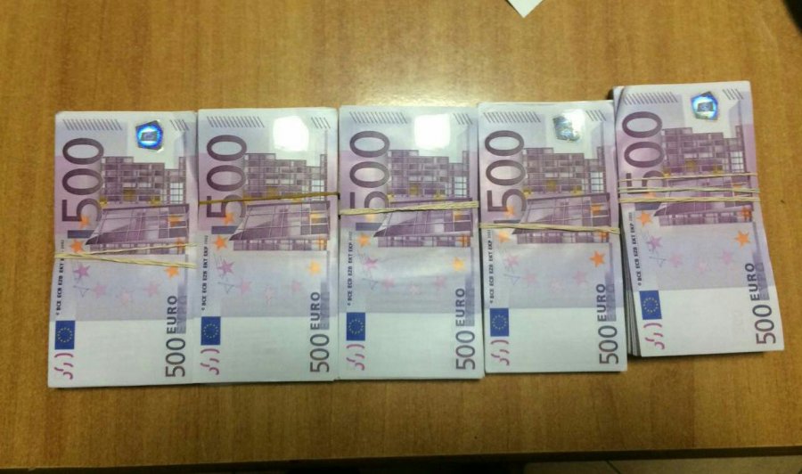 Ndalohet në Rinas me 250 mijë euro me vete