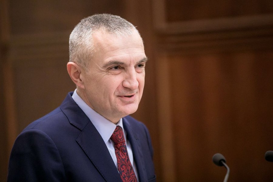 Urimi për 7 Marsin/ Presidenti Meta publikon foton e rrallë si dukej në fillore