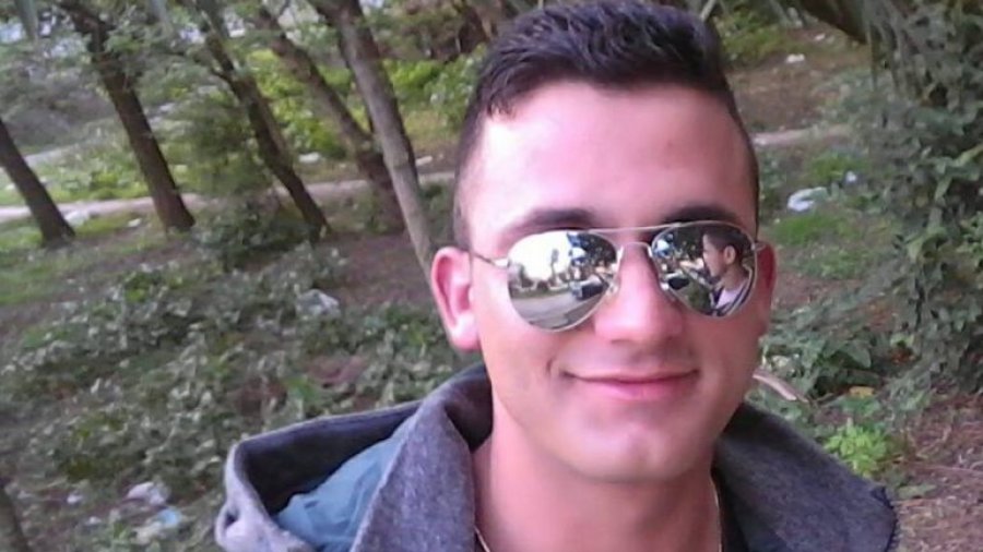 Përplasja fatale, ky është i riu që humbi jetën në aksident