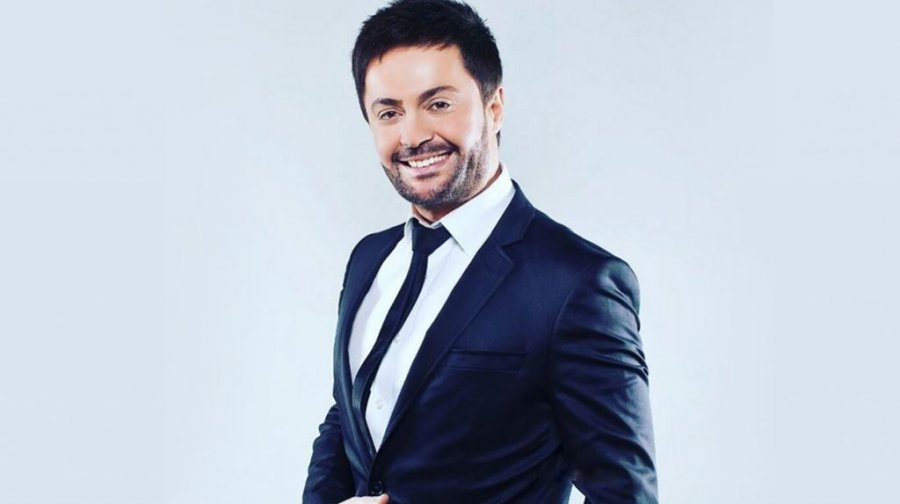 Sinan Hoxha u bë këngëtar i njohur nga… Durrësi