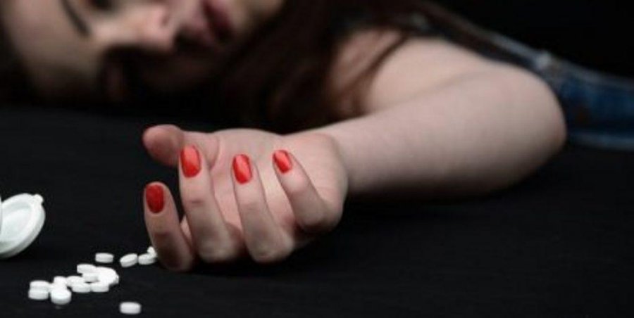 19-vjeçarja pi fostoksinë, vdes në spital