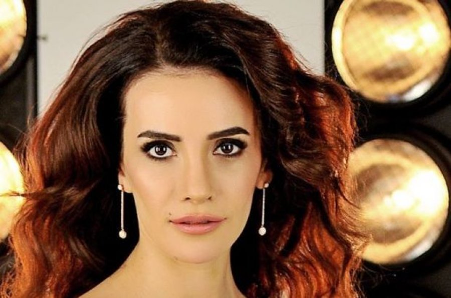 “Gymysh” në një romancë me kolegun 74-vjeçar? Aktorja flet pas fotos kompromentuese