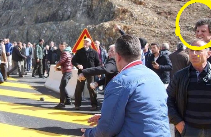 FOTO/ Edhe ish-truproja i Berishës në protestë