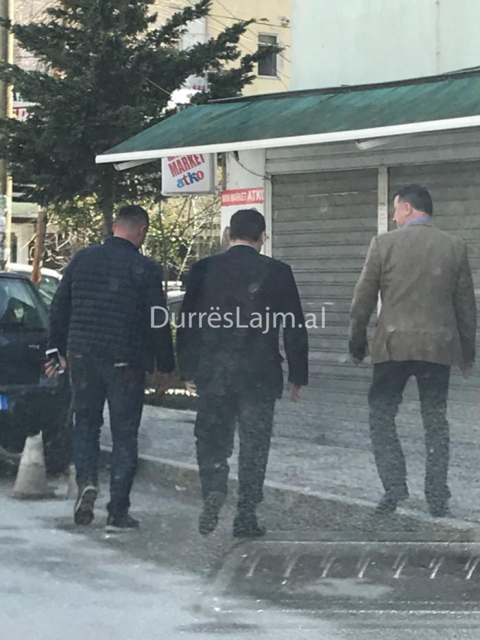 Dy demokratët që erdhën për fundjavë në Durrës (FOTO)