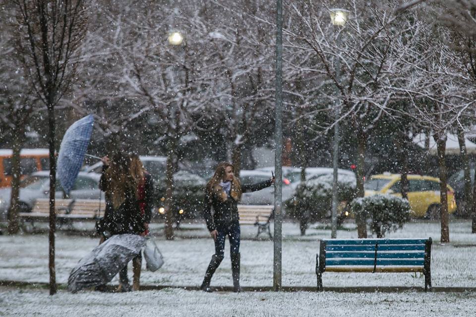 Rikthehet dimri me stuhi. Ja kur priten reshje dëbore e përmbytje