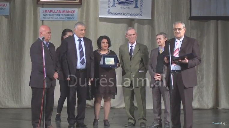 “Mikpritja durrsake”, nderohen me titullin “Nder i qytetit” dy personalitete të njohura (VIDEO)