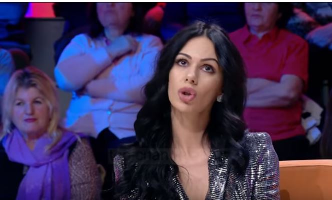 U divorcua nga mesfushori shqiptar, Erjona: Futbollistët nuk i kënaqin gratë në shtrat