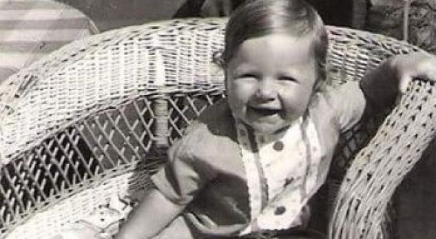 Kjo vogëlushe e qeshur sot është një moderatore shumë e dashur për publikun