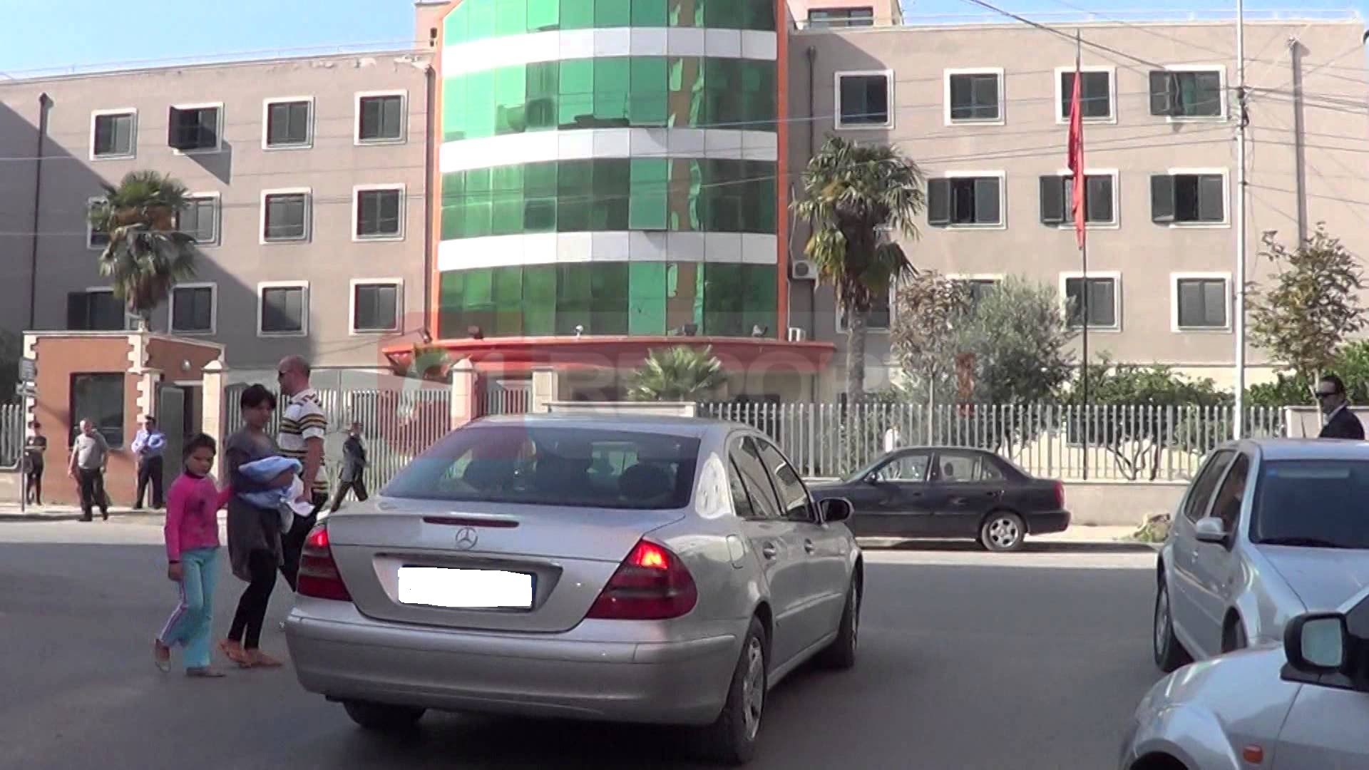 Qëllohet me armë drejt një banese, policia nis hetimet