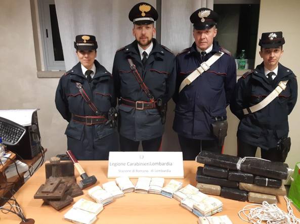 Makina me 12 kg kokainë dhe 114 mijë €, arrestohen 3 shqiptarë në Itali