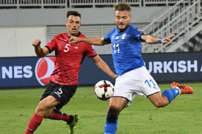 E konfirmojnë mediat italiane, mbrojtësi shqiptar pritet të zëvendësojë Astorin te Fiorentina