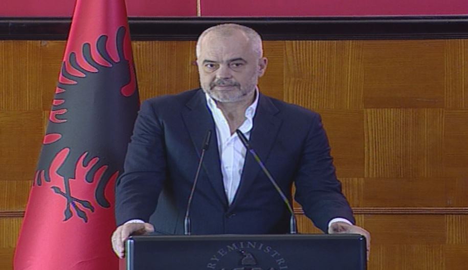 Rama ndjesë të thellë mësuesve: Unë dhe rraca ime e politikanëve…