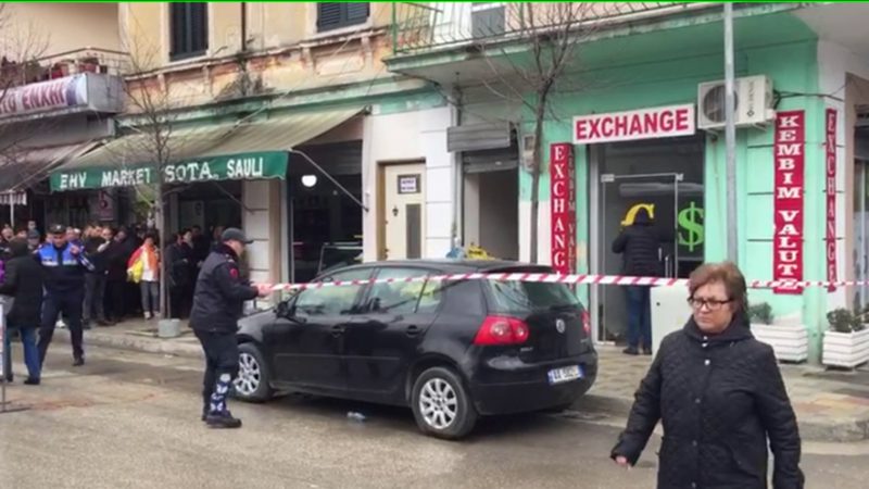 Grabitësi i “Exchange-it” hidhet në lumë për t’i shpëtuar policisë, rëndë i plagosuri