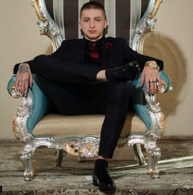 Reperi shqiptar kërcënohet me armë e rrihet me grushta