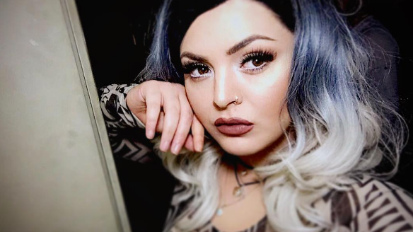 Trondit këngëtarja shqiptare: Vuaj nga një sëmundje, mund të paralizohem