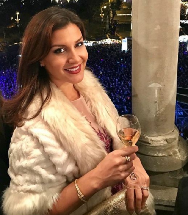 Floriana Garo bëhet nënë për herë të parë, emri që ka zgjedhur për vogëlushen