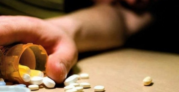 U vetëhelmua me fostoksinë, vdes në spital 20-vjeçarja