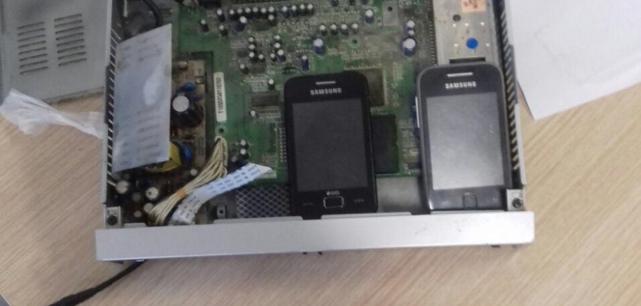 Kapen 6 celularë, në pako postare drejt burgut