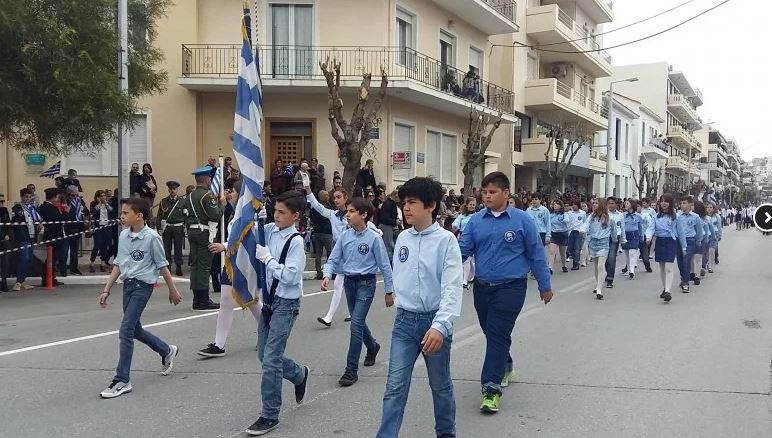 Cili është shqiptari ekselent që mbajti flamurin në festën e Pavarësisë së Greqisë