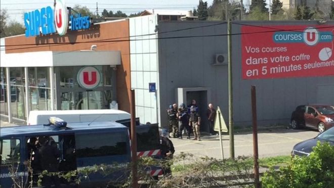 Plagoset polici në Francë, vritet një prej pengjeve në supermarket