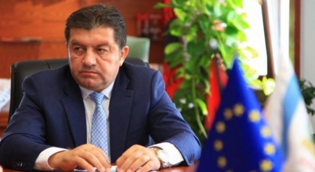 Skandali me pronat/ Policia: U arrestuan 11 zyrtarë, 12 të tjerë në kërkim